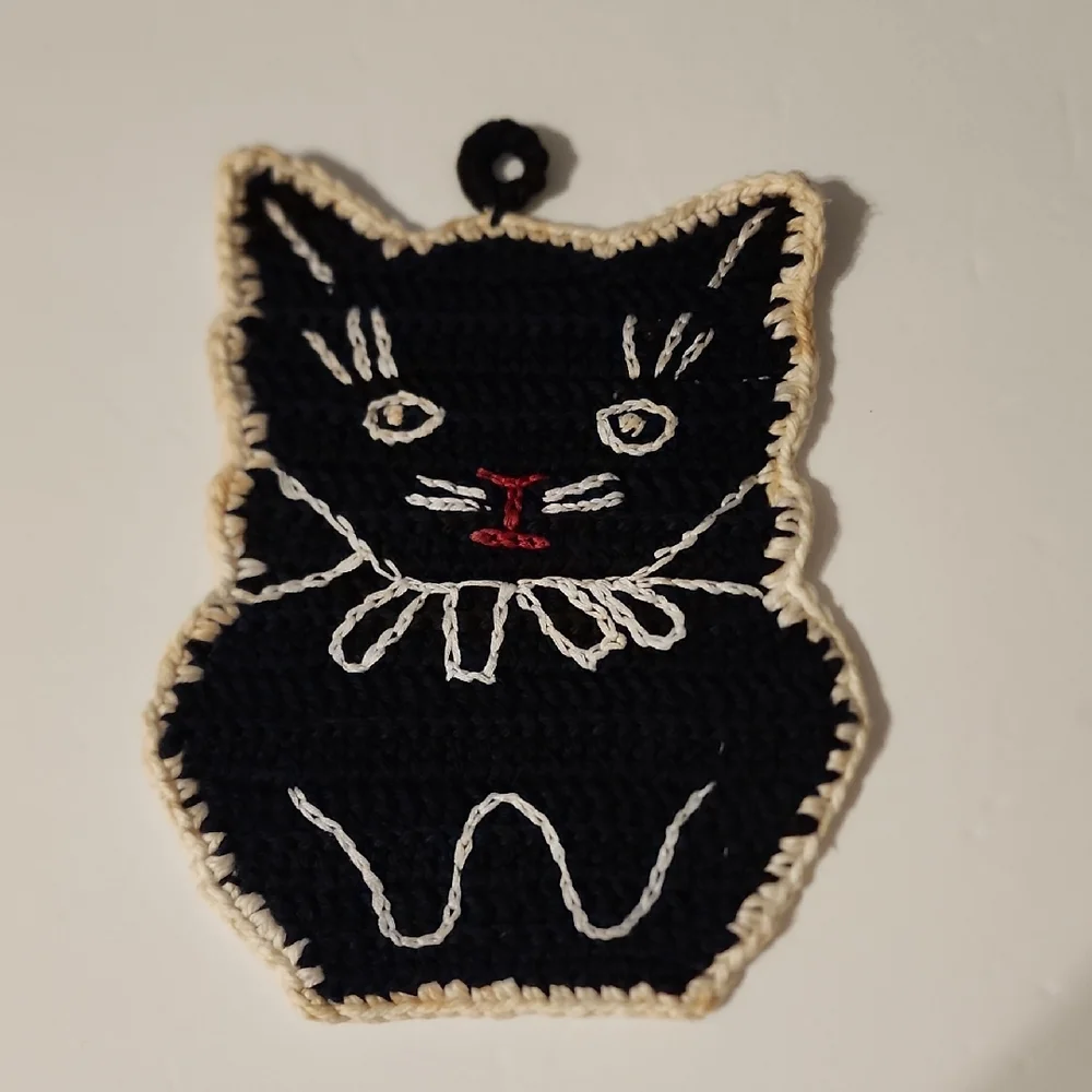 Cat Trivet/ Pot Holder Black Crochet w/Round Hanger For Diaplay Embroidery Face